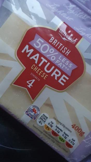 Fotografie - British 50% less fat mature cheese valley spire 