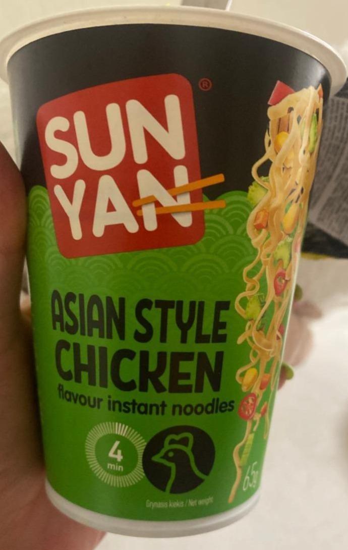 Fotografie - Asian style chicken flavour instant noodles Sun Yan