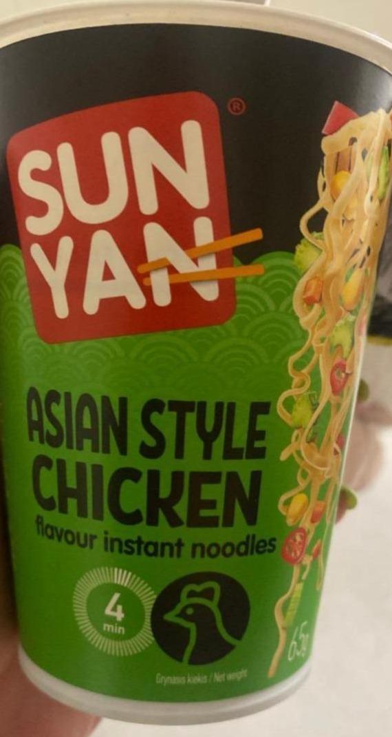 Fotografie - Asian style chicken flavour instant noodles Sun Yan