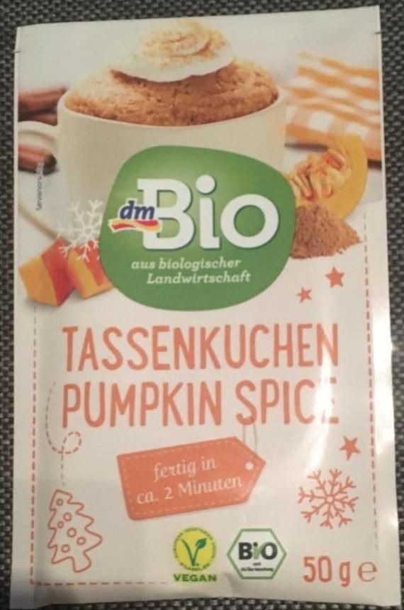 Fotografie - Tassenkuchen pumpkin spice dmBio tekvicovy hrnčekový koláč