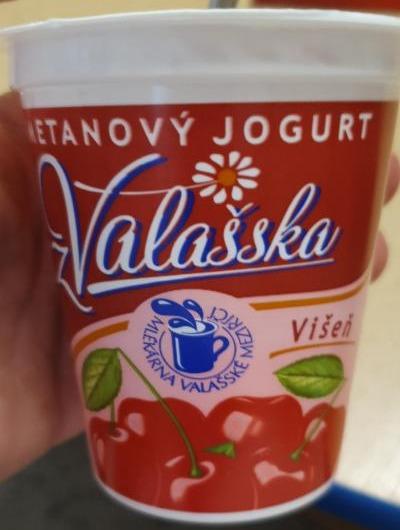 Fotografie - Smotanový jogurt z Valašska višňový