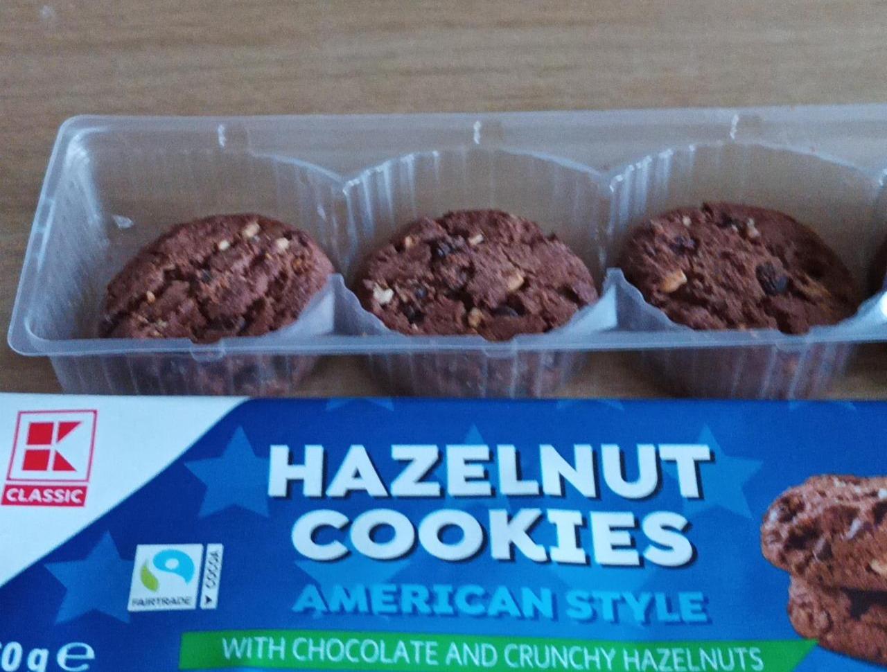 Fotografie - Hazelnut cookies American style with chocolate and crunchy hazelnuts K-Classic