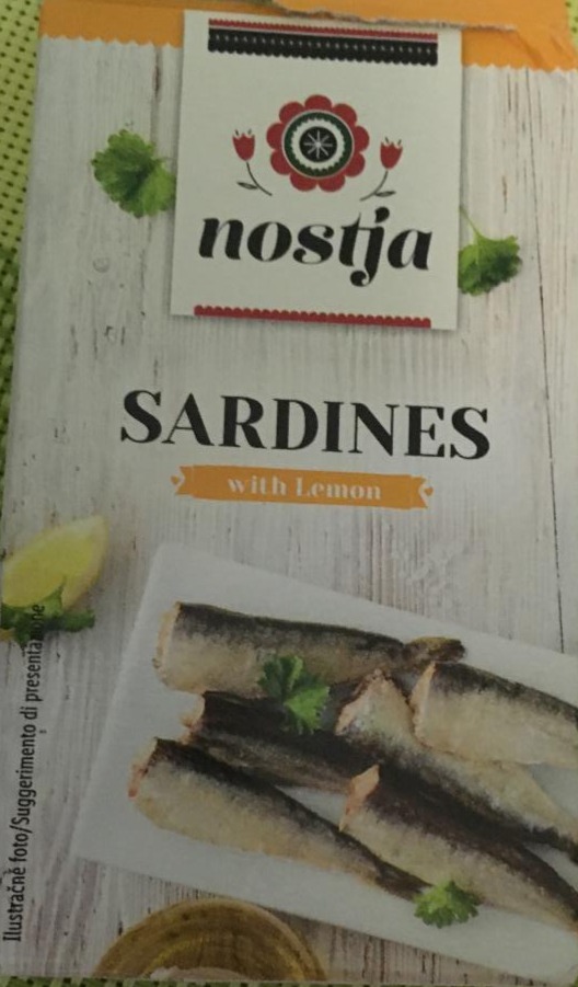 Fotografie - sardinky v rastlinnom oleji s citronom
