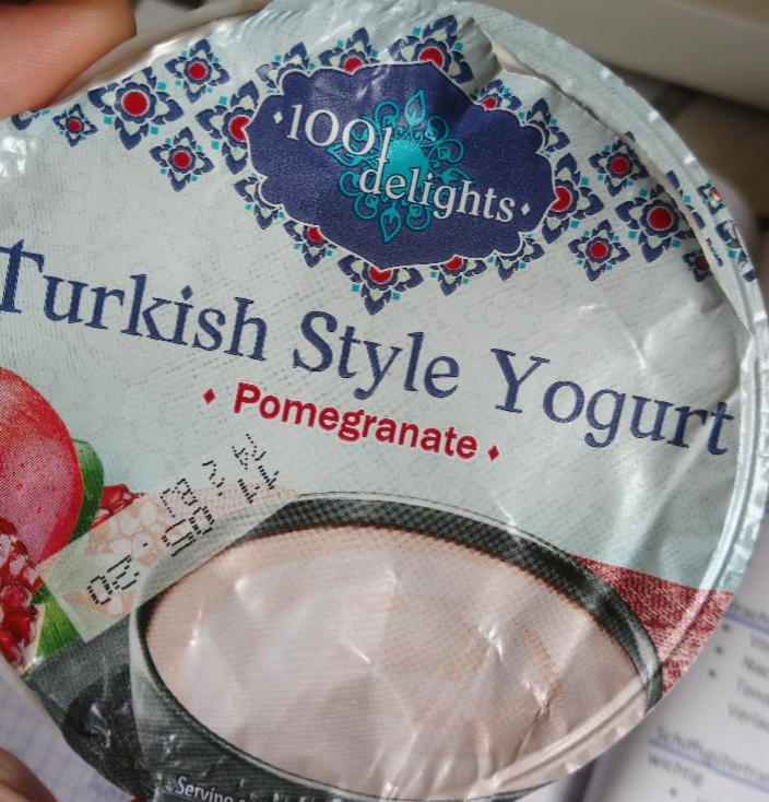 Fotografie - Turkish style yogurt pomegranate