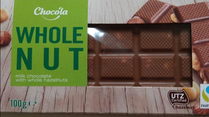 Fotografie - Milk chocolate with whole hazelnuts Chocola
