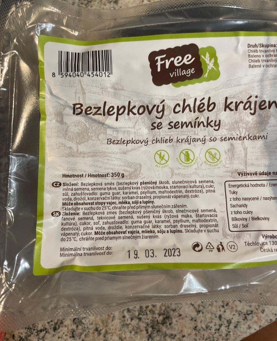 Fotografie - Bezlepkový chléb krájený se semínky Free Village