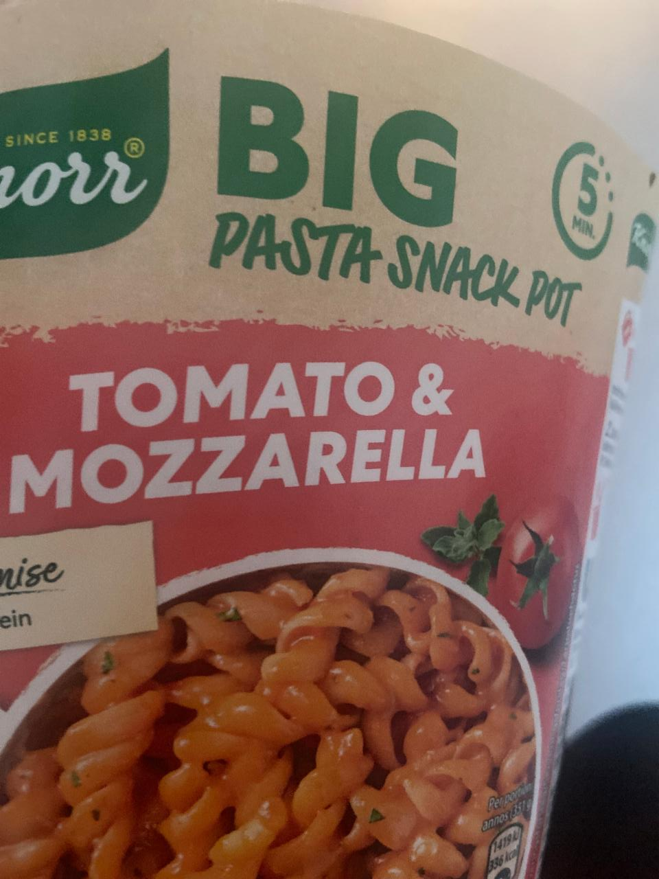 Fotografie - Big pasta snack pot Tomato & Mozzarella Knorr