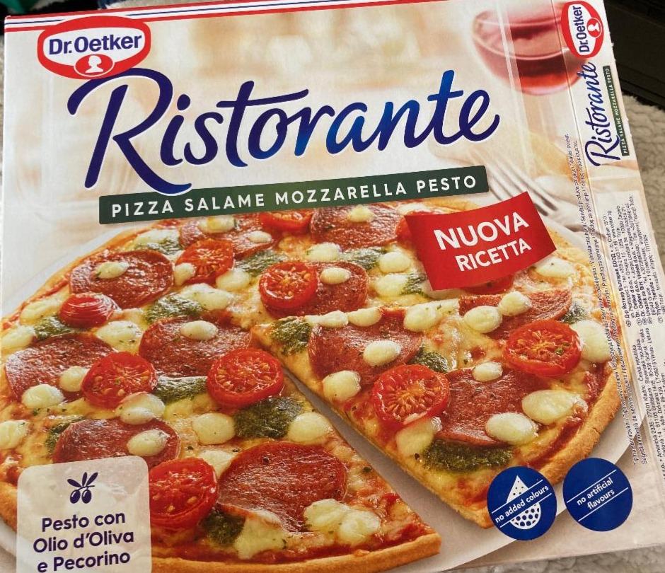 Fotografie - Ristorante Pizza Salame Mozzarella Pesto Dr.Oetker