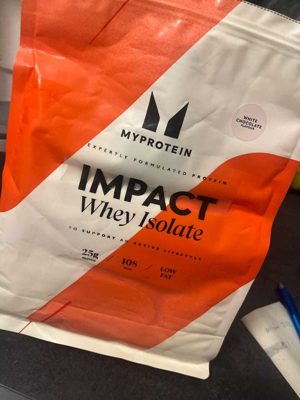 Fotografie - Impact whey isolate white chocolate Myprotein