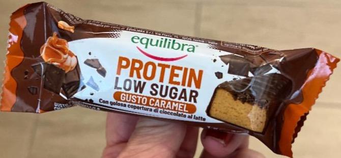 Fotografie - Protein bar low sugar gusto caramel Equilibra