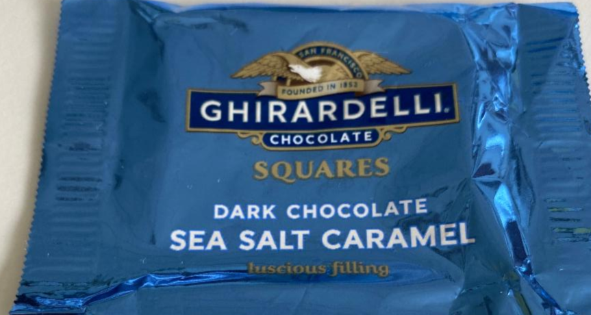 Fotografie - dark chocolate squares sea salt caramel Ghirardelli