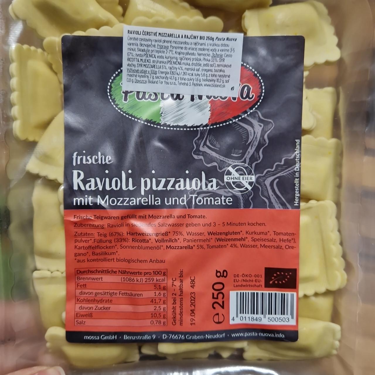 Fotografie - frische Ravioli pizzaiola mit Mozarella und Tomate Pasta Nuova