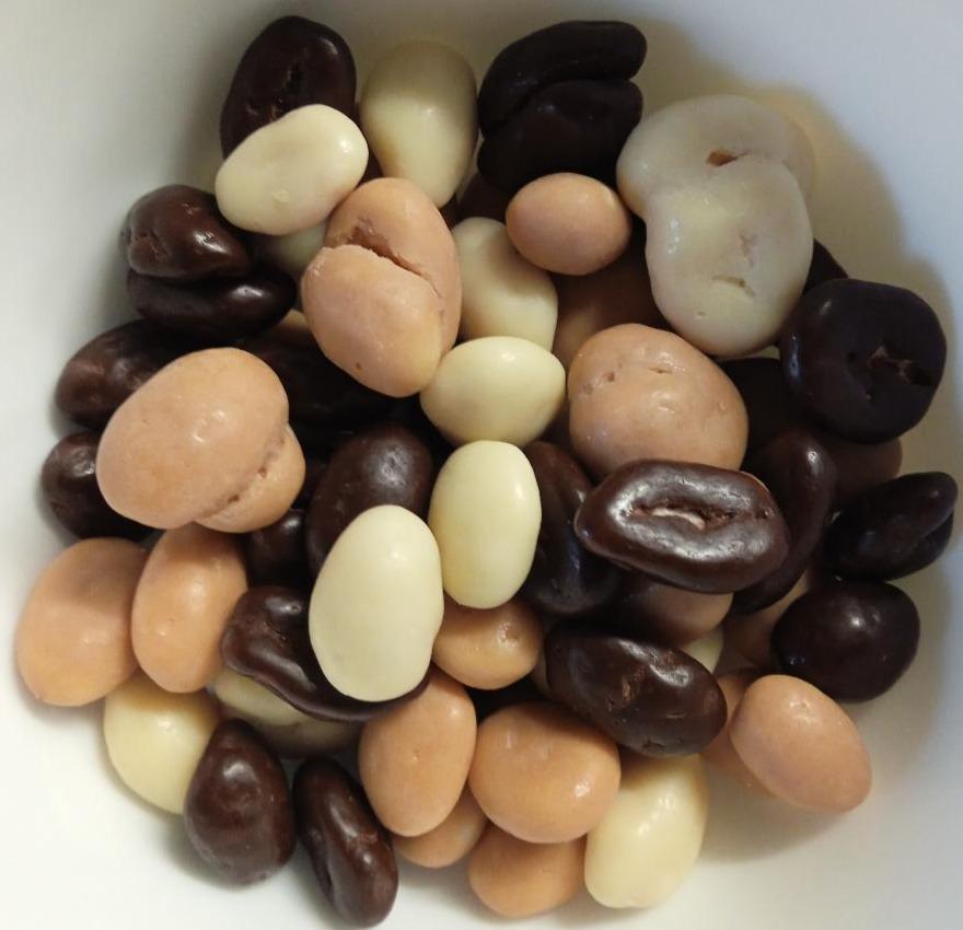 Fotografie - arašidy MIX v čokoláde a jogurtovej poleve