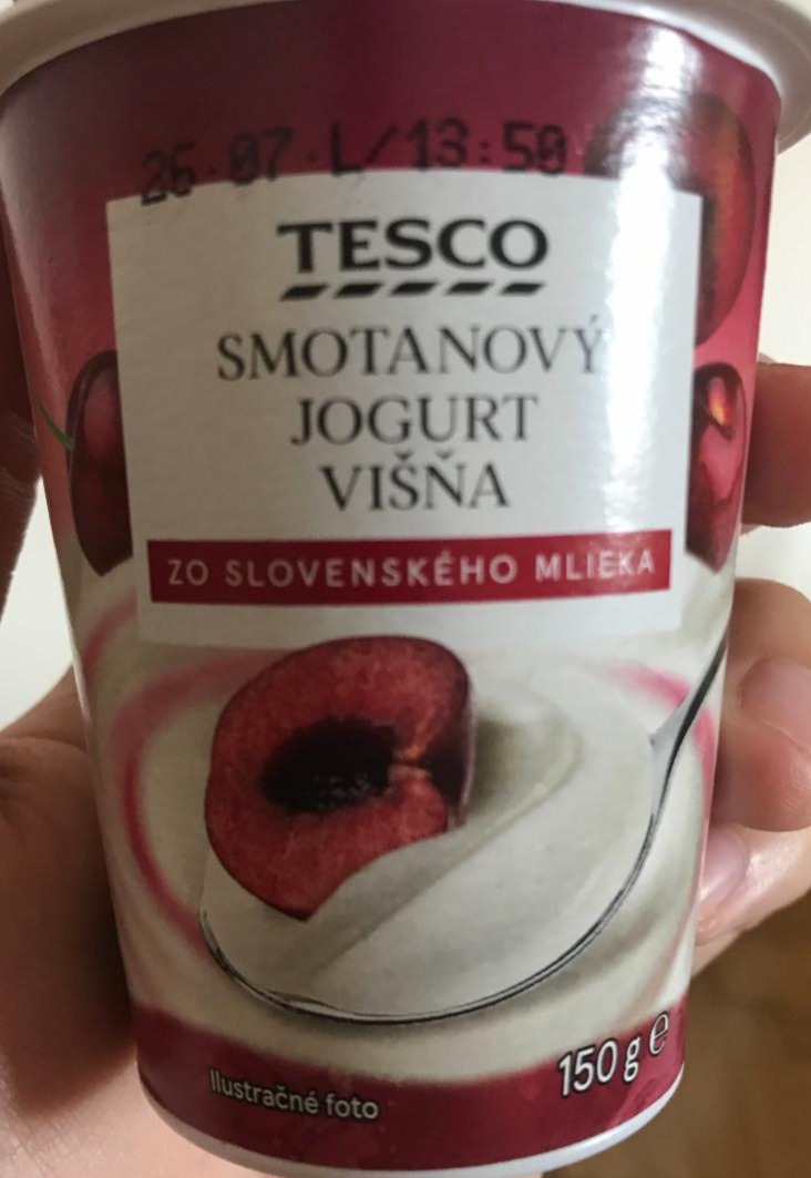 Fotografie - tesco smotanový jogurt višňa