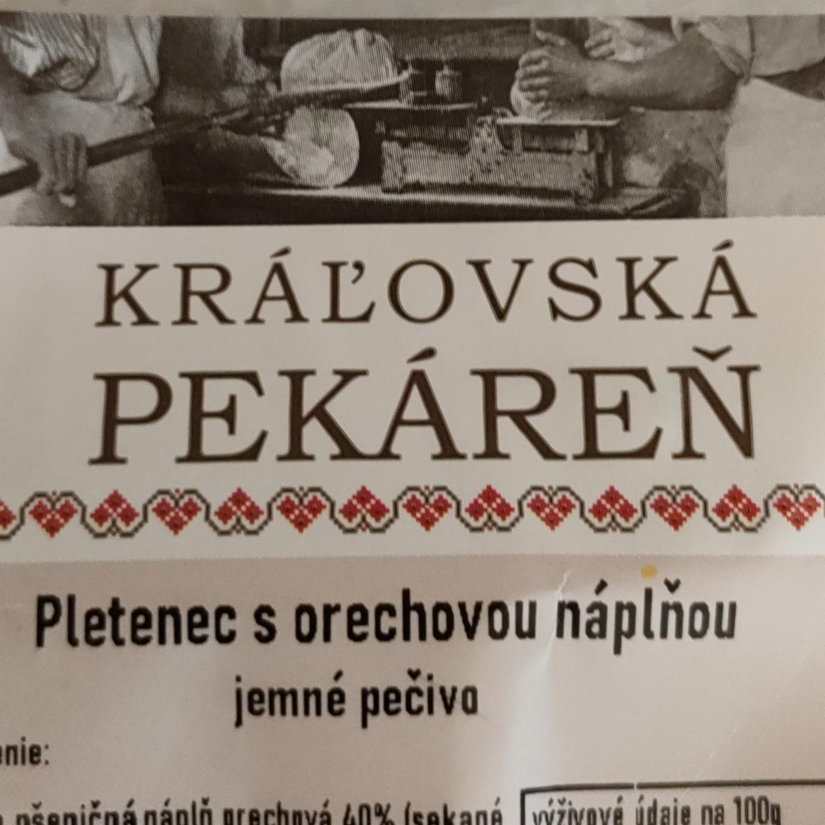 Fotografie - Pletenec s orechovou náplňou Kráľovská Pekáreň