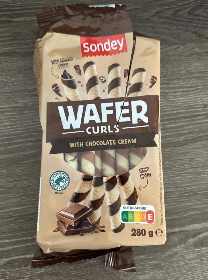 Fotografie - Wafer curls with chocolate cream Sondey