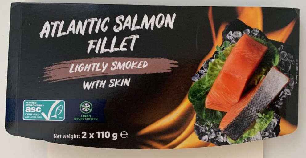 Fotografie - Filet z lososa atlantického, s kožou, čerstvý, chladený, jemne zaúdený