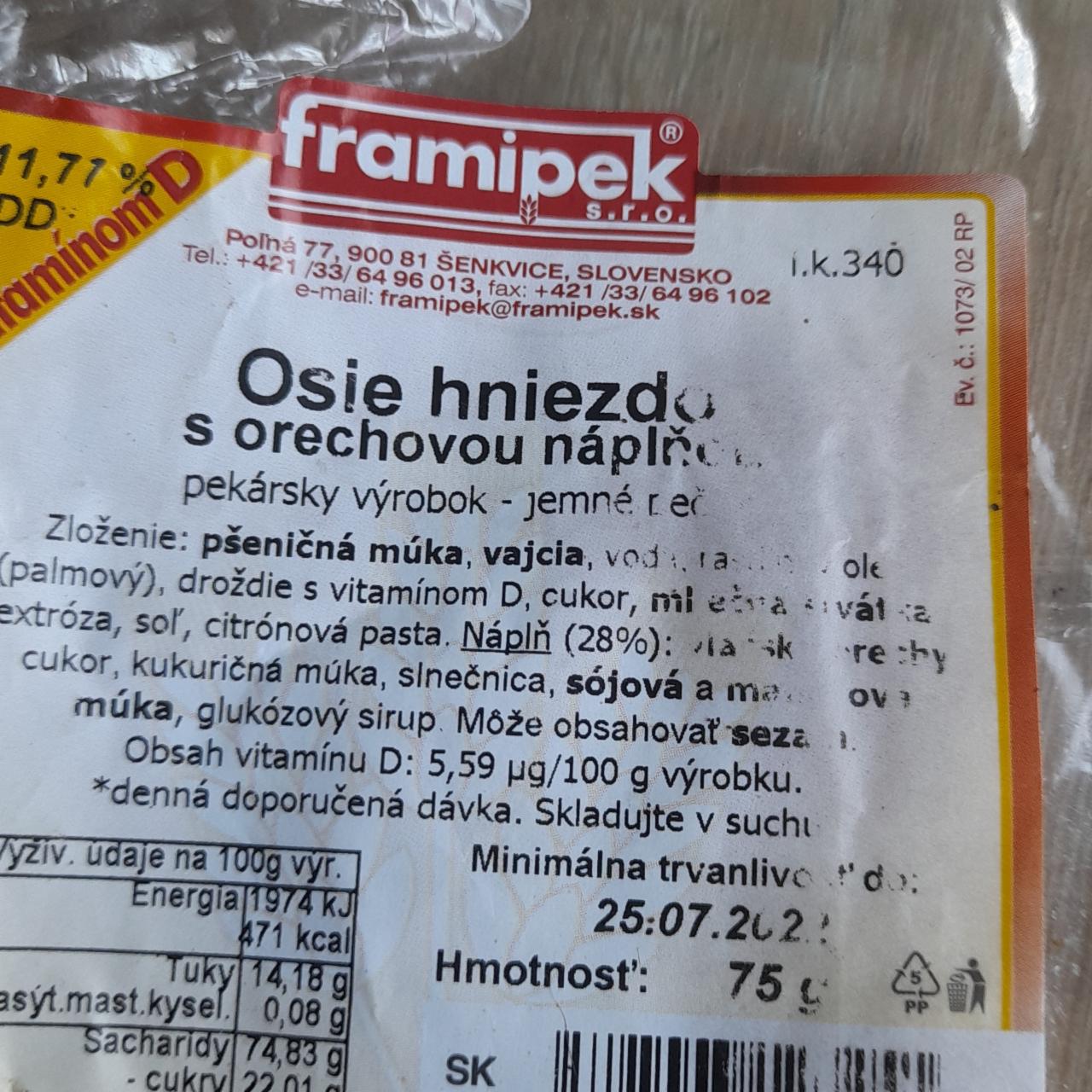 Fotografie - osie hniezdo s orechovou naplnou framipek