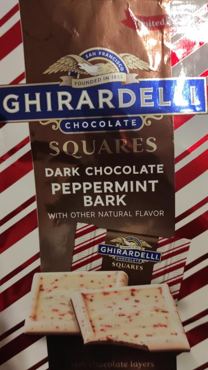 Fotografie - Ghirardelli chocolate squares Dark chocolate peppermint bark