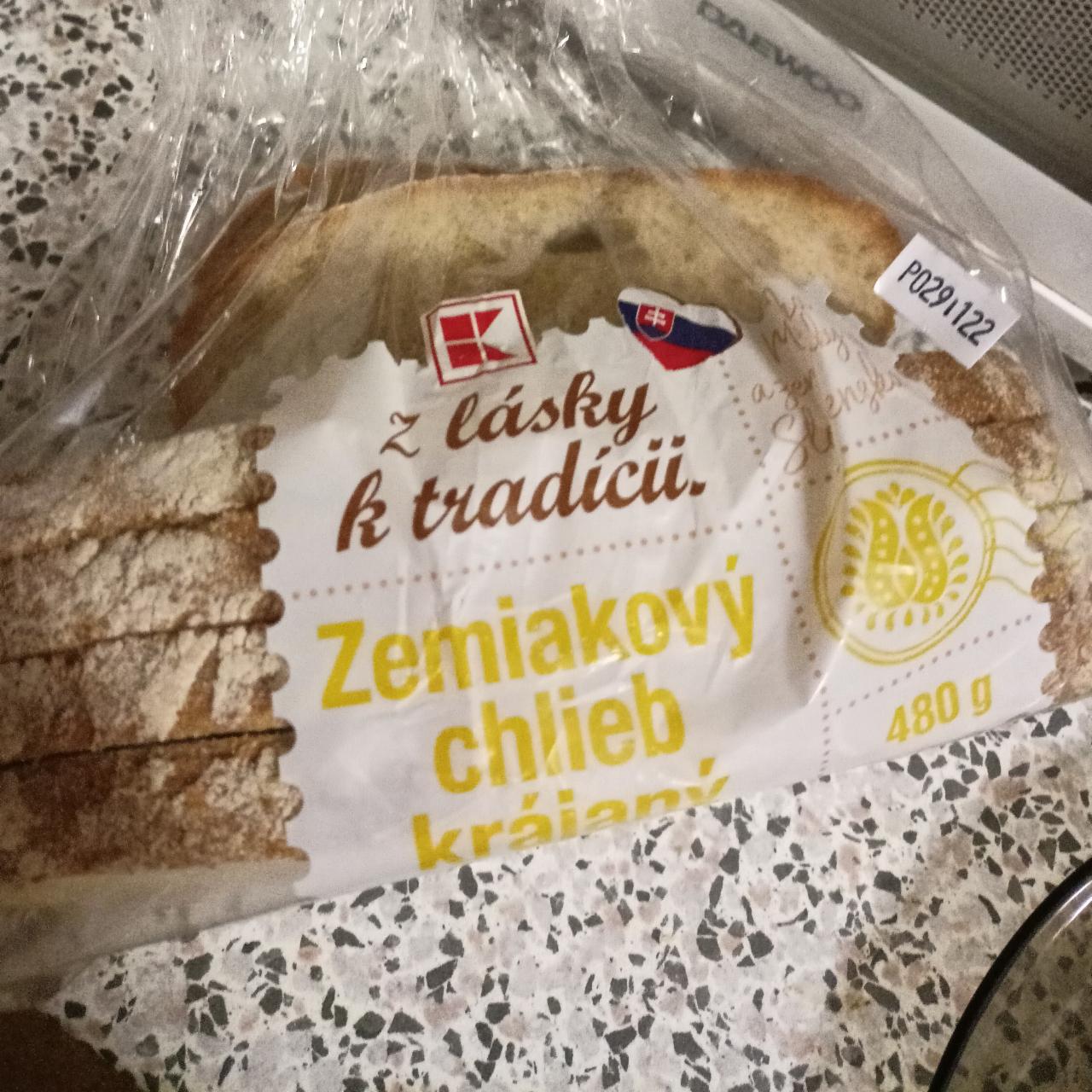 Fotografie - Zemiakový chlieb krájaný Z lásky k tradícii