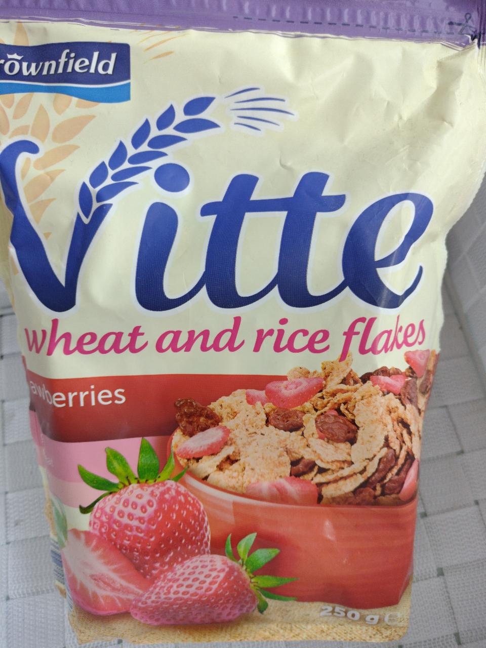 Fotografie - Crownfield Vitte wheat and rice flakes strawberries