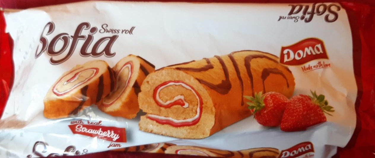 Fotografie - Sofia swiss roll with real strawberry jam