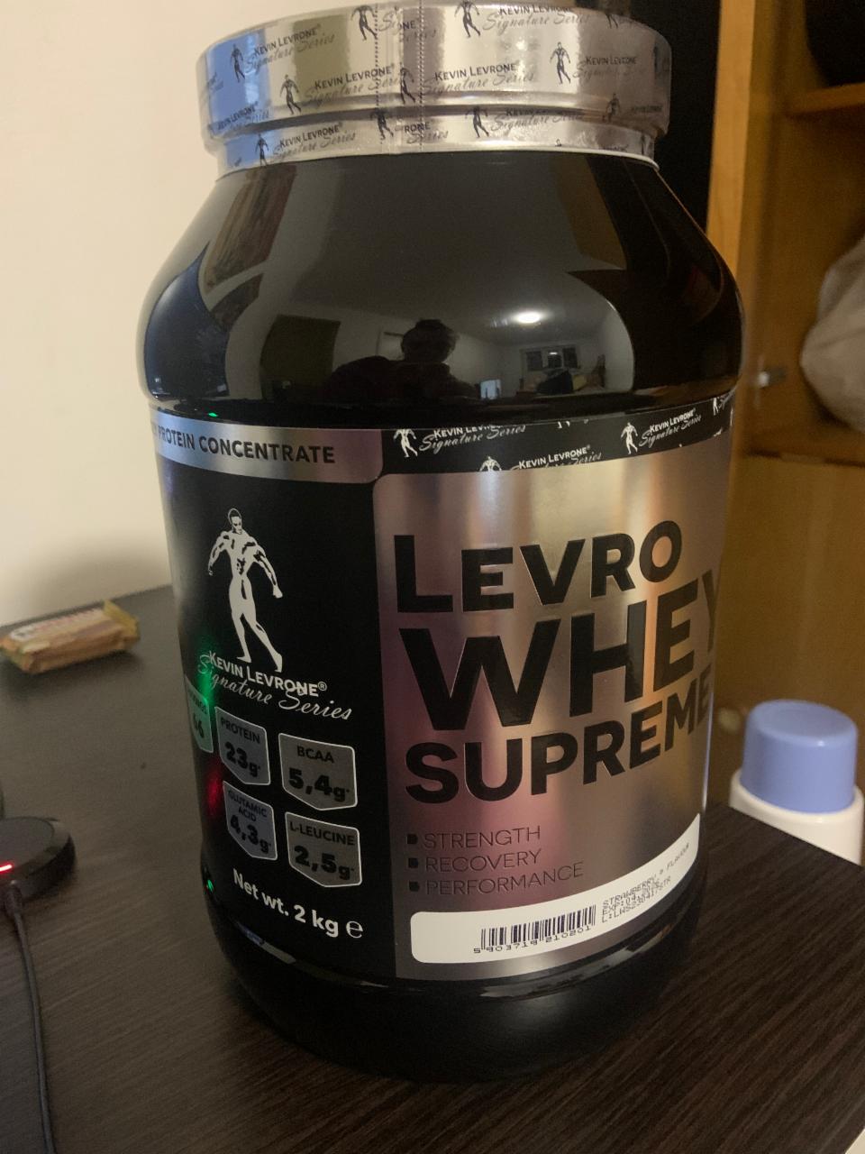 Fotografie - 100% WHEY PROTEIN LEVROWHEY SUPREME Strawberry flafour Kevin Levrone