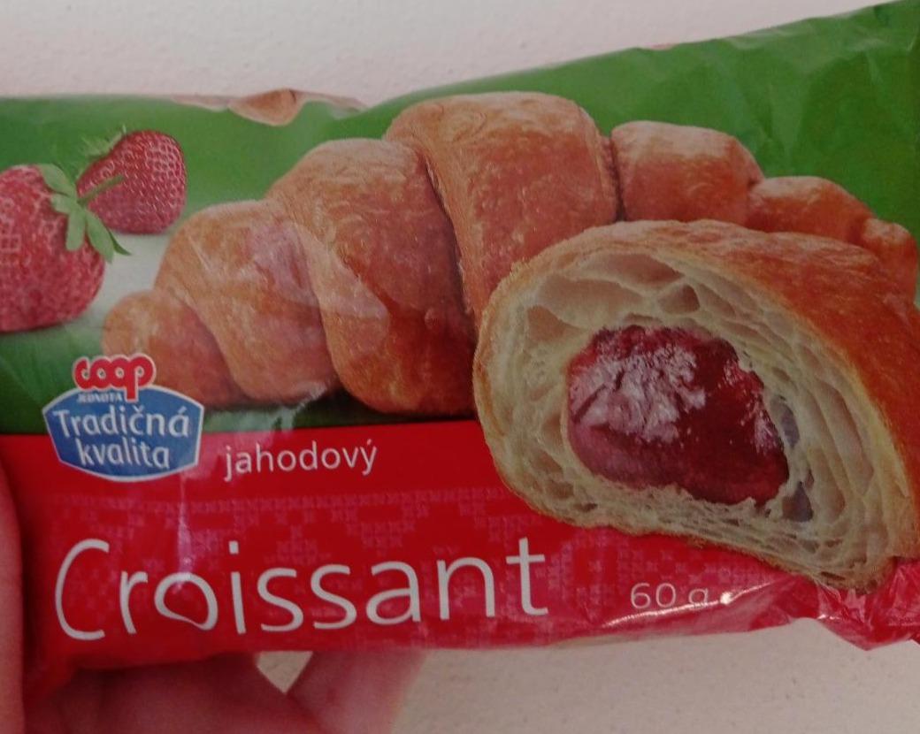 Fotografie - Croissant jahodový Coop Tradičná kvalita