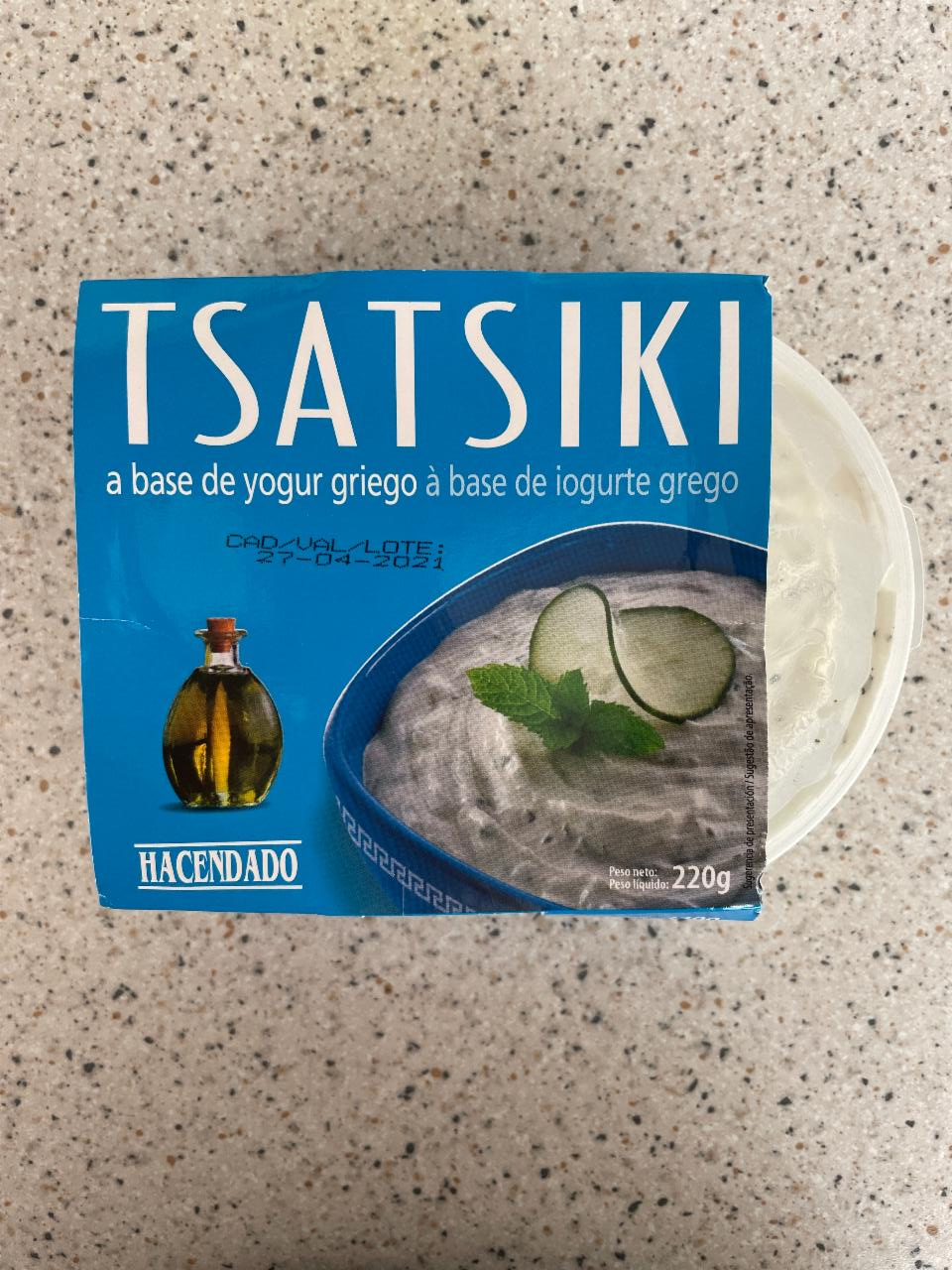 Fotografie - tsatsiki a base de yogur griego Hacendado