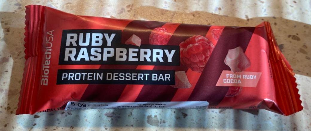 Fotografie - Ruby Raspberry protein dessert bar BioTechUSA