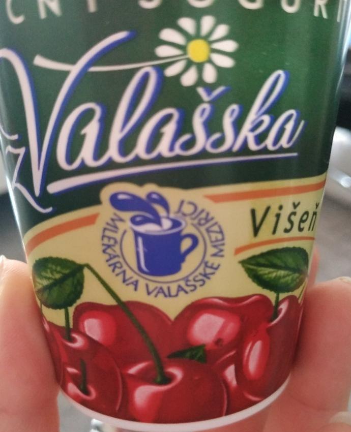 Fotografie - Ovocný jogurt z Valašska višňa Mlékárna Valašské Meziříčí