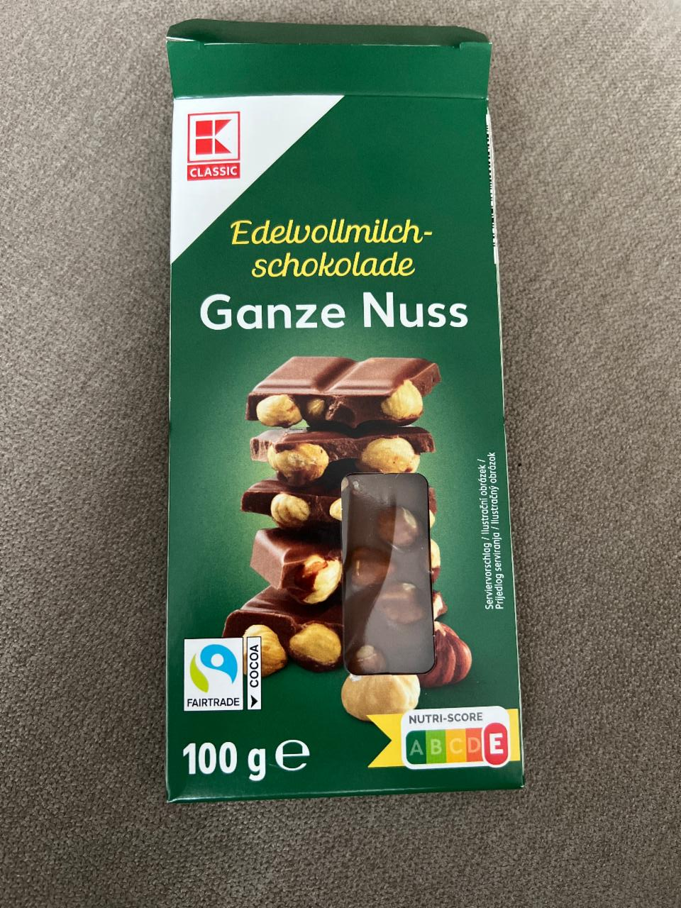 Fotografie - Ganze Nuss