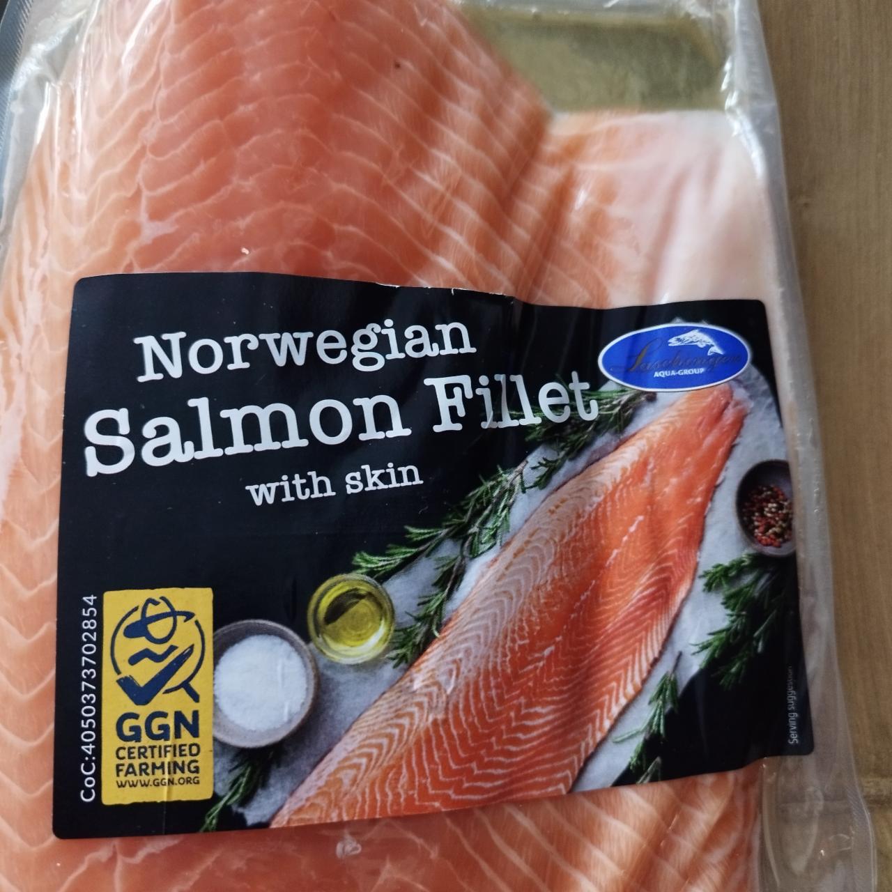 Fotografie - Norwegian Salmon Fillet with skin