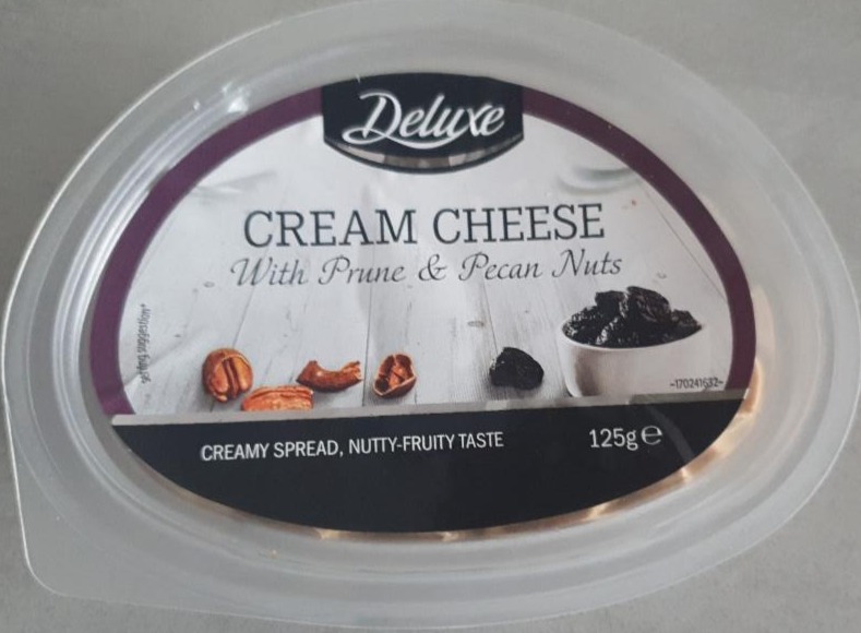 Fotografie - Deluxe Cream Cheese with Prune & Pecan Nuts