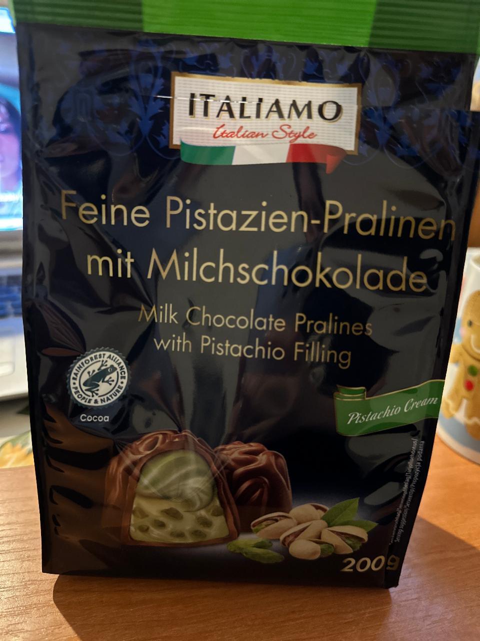 Fotografie - Milk chocolate pralines with Pistachio filling Italiamo