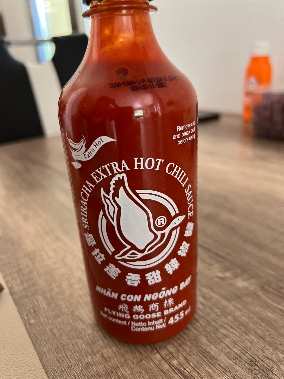 Fotografie - Sriracha extra hot chilli sauce