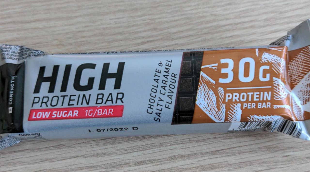 Fotografie - High protein bar low sugar chocolate & salty caramel