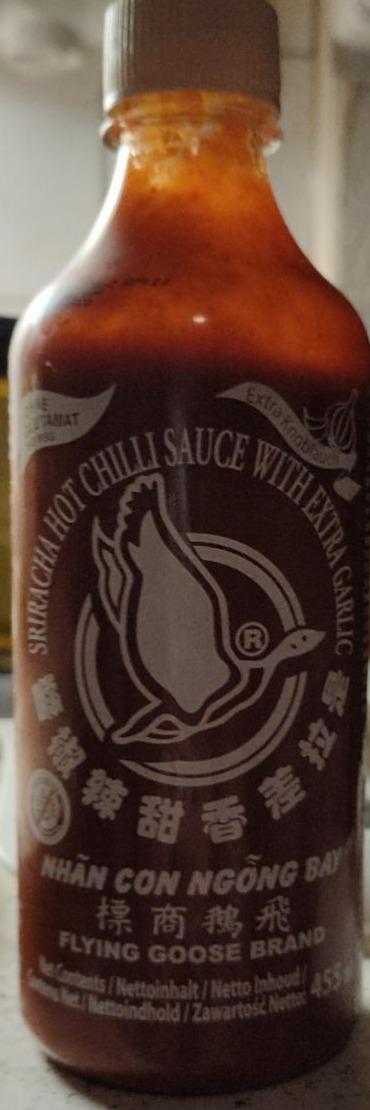 Fotografie - Sriracha Hot Chilli Sauce with Garlic Flying goose brand