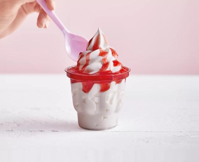 Fotografie - Zmrzlinový pohár jahodový McDonald's