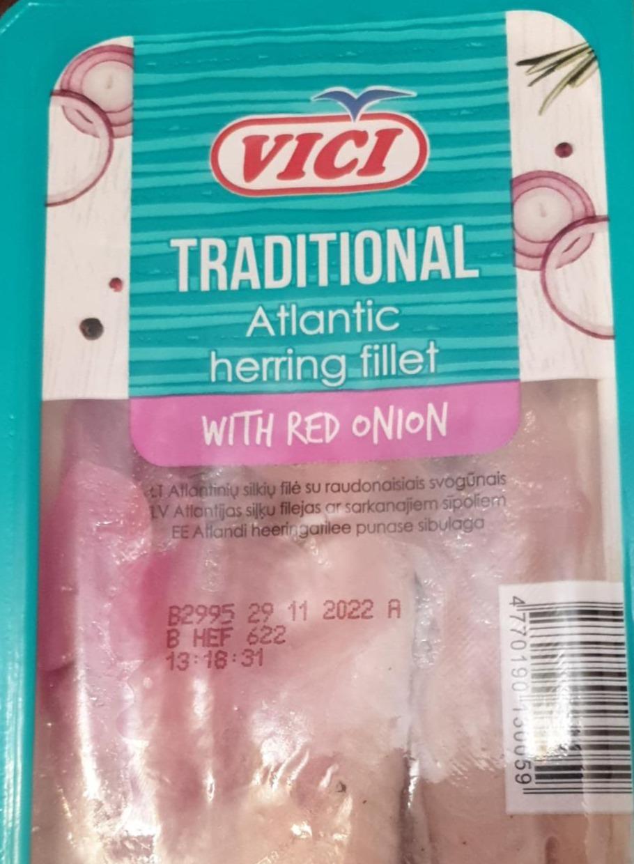 Fotografie - Vici Traditional Atlantic herring fillet sleďové filety s červenou cibuľou