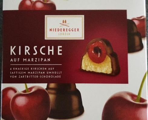 Fotografie - Kirsche auf Marzipan