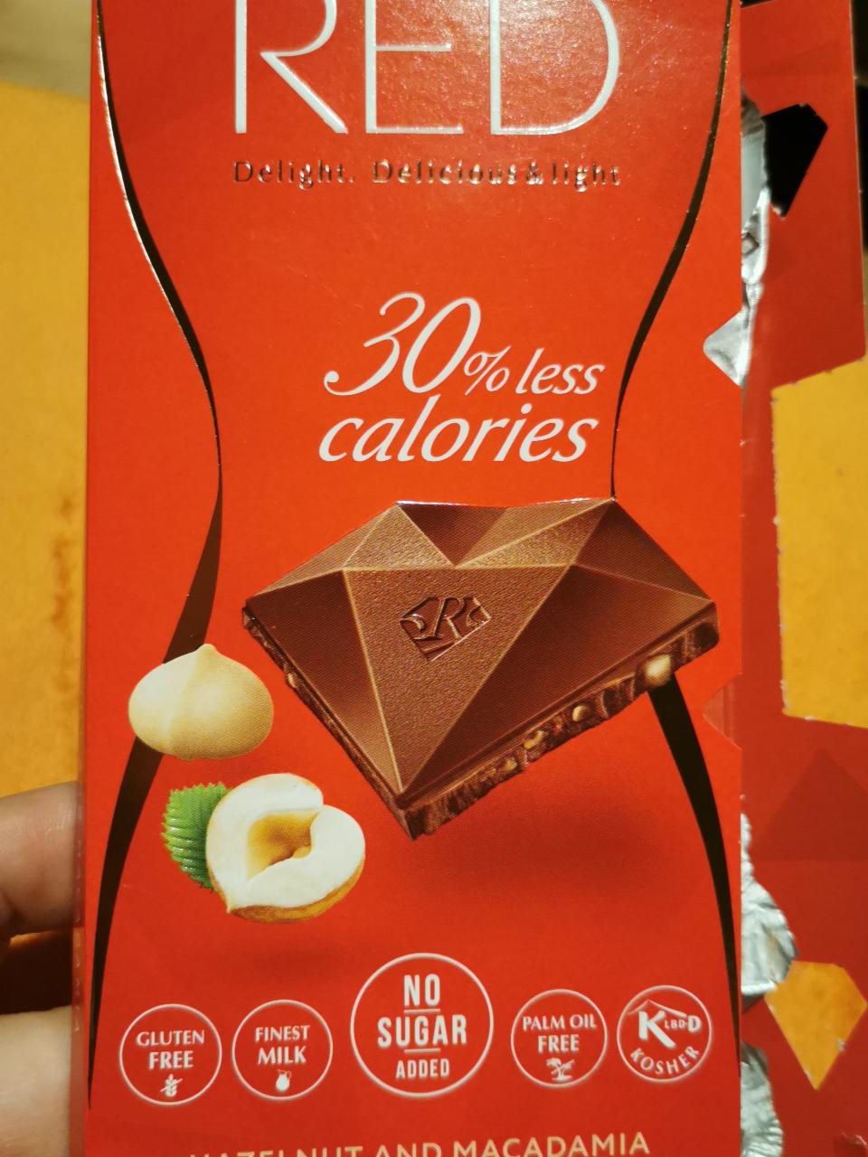 Fotografie - Red 30% less calories hazelnut and macadamia milk chocolate