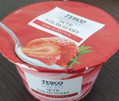 Fotografie - Tesco Skyr jahodový