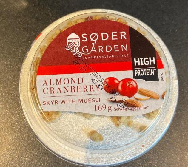 Fotografie - Almond Cranberry Skyr with muesli Soder Garden