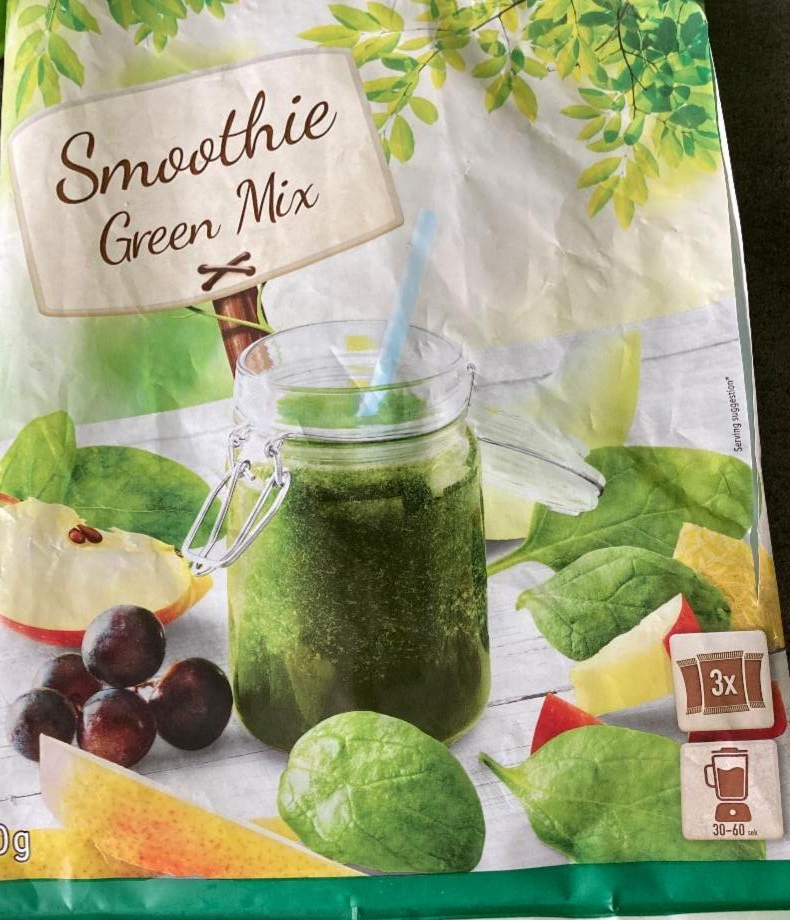 Fotografie - Fruit and Vegetable Mix for Smoothies with Spinach, Apple, Melon and Grapes