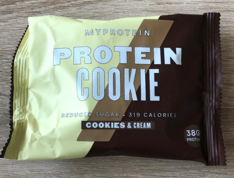 Fotografie - MyProtein protein cookie with cookies and cream flavour