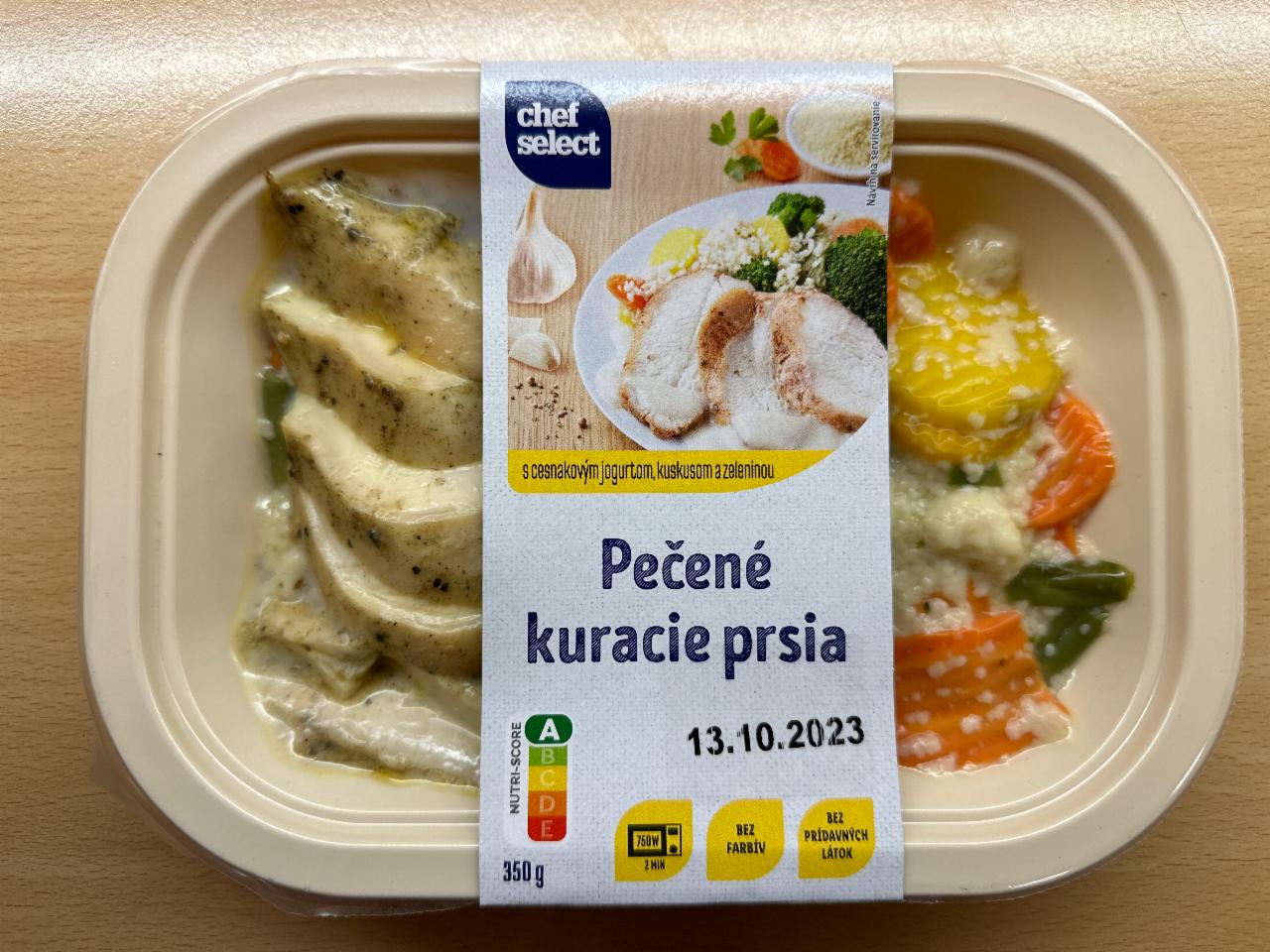 Fotografie - Pečené kuracie prsia s cesnakovým jogurtom, kuskusom a zeleninou Chef Select