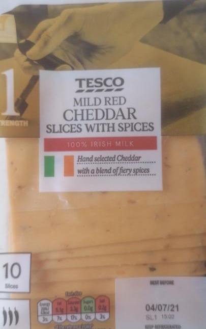 Fotografie - Tesco Mild Red Cheddar Slices With Spices