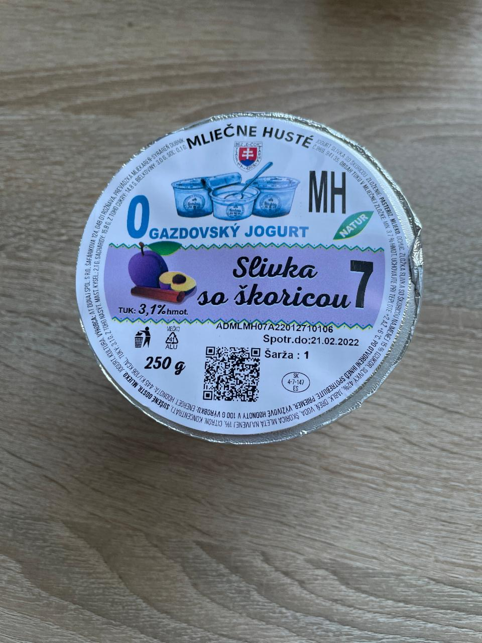 Fotografie - Gazdovský jogurt slivka so škoricou