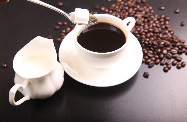 Fotografie - káva s cukrom a mliekom